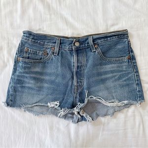 Levi’s 501 Cut Off Jean Shorts in Indigo Avenue